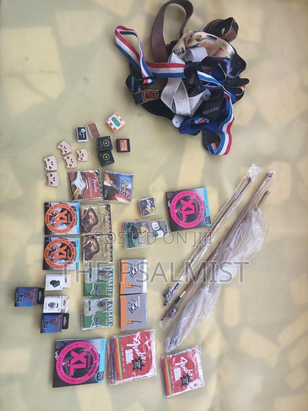 Strings, Bow, Bridge,Rosin, Pick, Capo,.Straps; Tuners,Pitch Pipe Etc · Photo 1