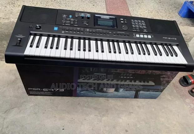 Yamaha PSR-473 61-Keys Electronic Keyboard · Photo 1