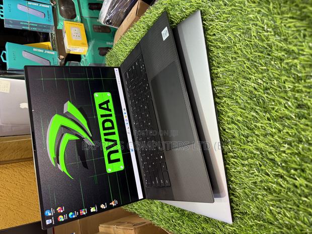Laptop Dell Precision 5550 32GB Intel Core I7 SSD 512GB · Photo 5