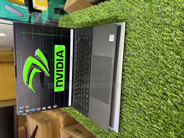 Laptop Dell Precision 5550 32GB Intel Core I7 SSD 512GB · Photo 2