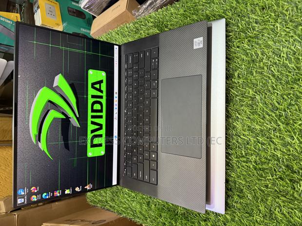 Laptop Dell Precision 5550 32GB Intel Core I7 SSD 512GB · Photo 7