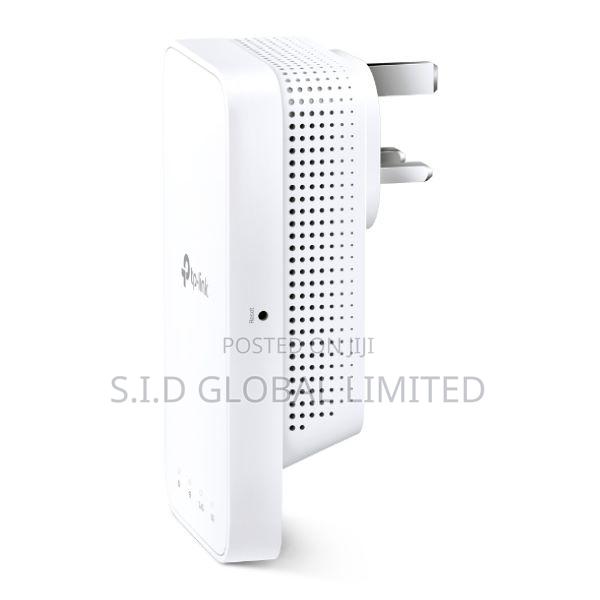 Tp-link Ac1200 Eliminate Weak Signal Areas By Plugging In Every Deco · Photo 1