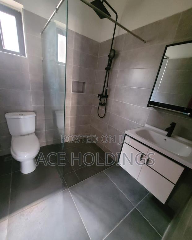 4bdrm House in Lakeside for sale · Photo 2