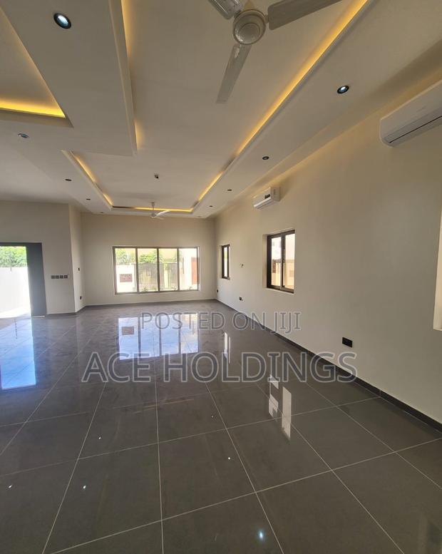 4bdrm House in Lakeside for sale · Photo 6