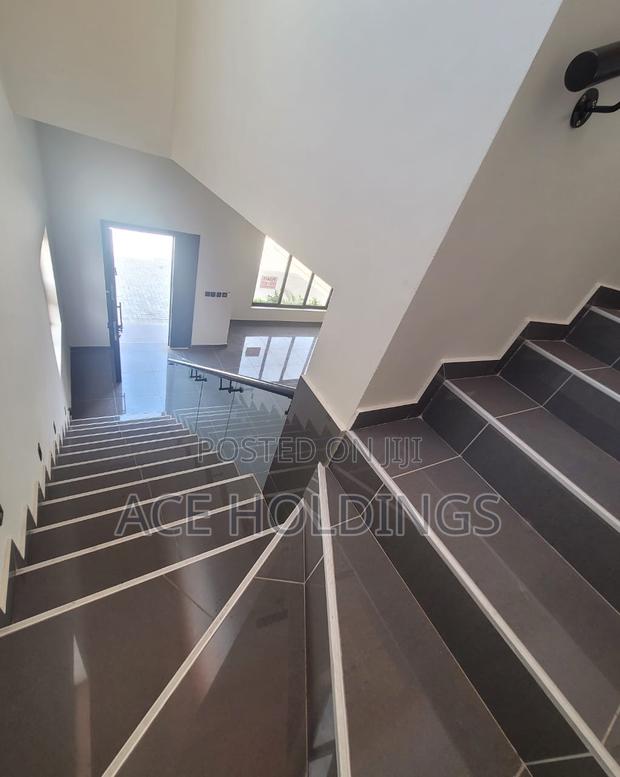 4bdrm House in Lakeside for sale · Photo 3