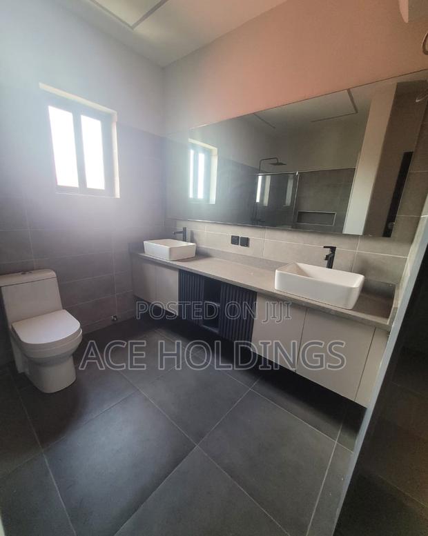 4bdrm House in Lakeside for sale · Photo 4