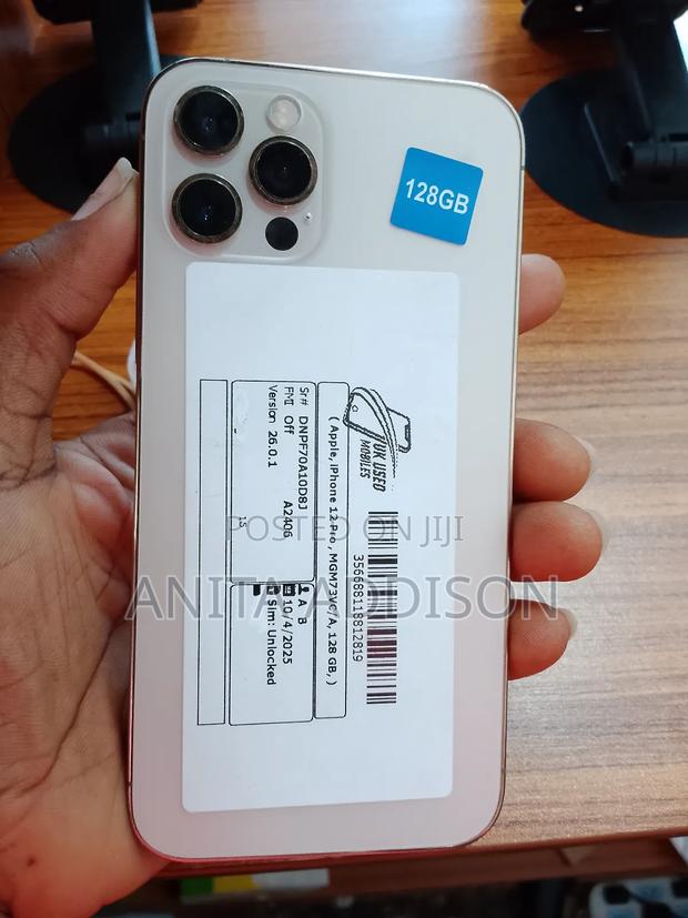 Apple iPhone 12 Pro 128 GB Gold · Photo 2