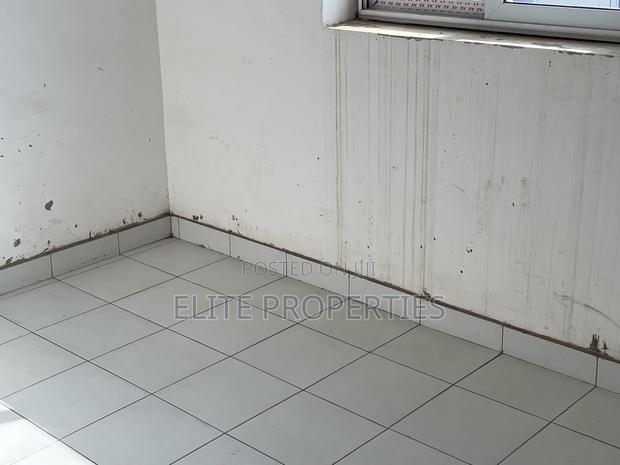 Newly Built Shop for Rent in Comm.25 Tema 4rent · Photo 4
