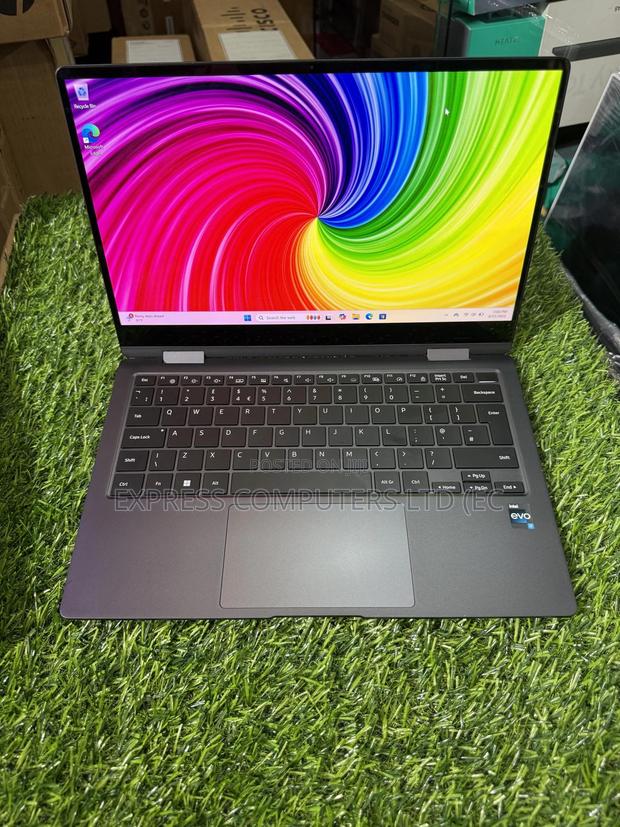 Laptop Samsung Galaxy Book4 16GB Intel Core I7 SSD 512GB · Photo 2