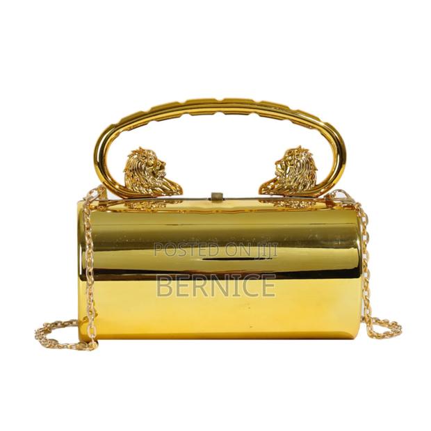 Stylish Glossy Clutch · Photo 1