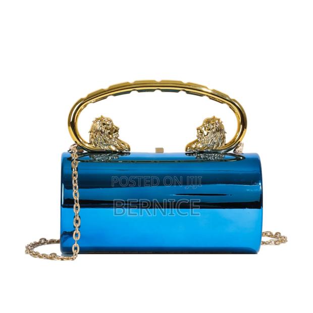 Stylish Glossy Clutch · Photo 4
