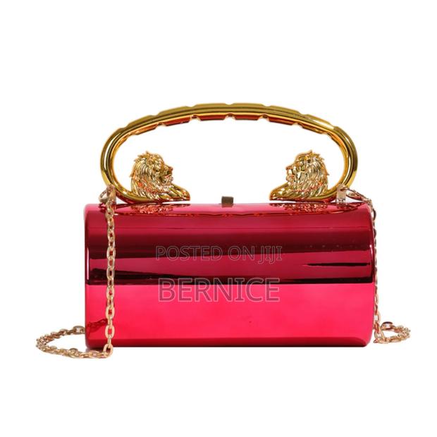 Stylish Glossy Clutch · Photo 5