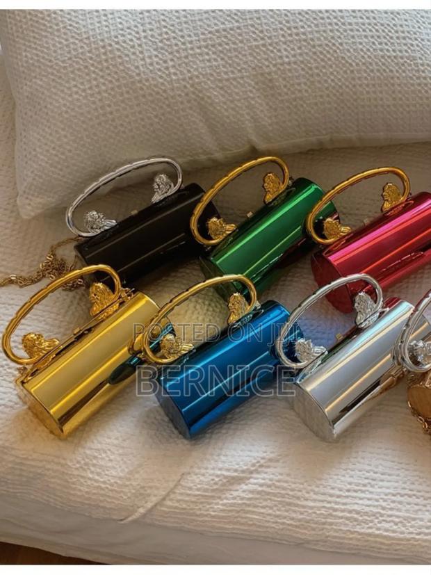 Stylish Glossy Clutch · Photo 6