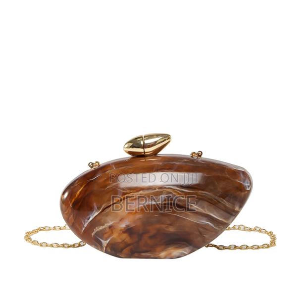 Elegant Blue Oval Clutch Bag – Stylish Unique Acryclic Design · Photo 3