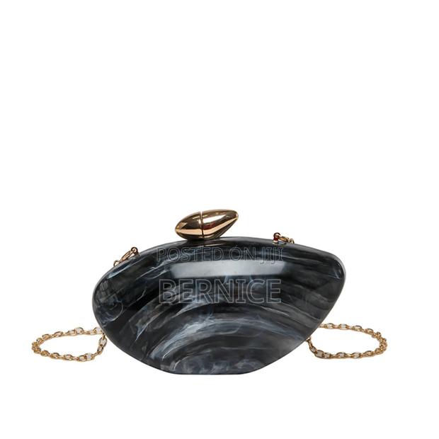 Elegant Blue Oval Clutch Bag – Stylish Unique Acryclic Design · Photo 4