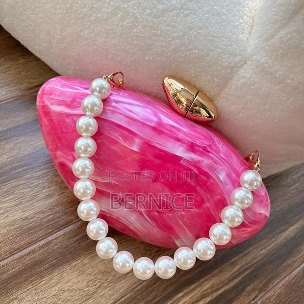 Elegant Blue Oval Clutch Bag – Stylish Unique Acryclic Design · Photo 5