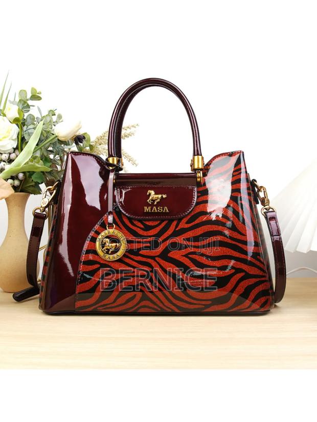 Masa Luxury Handbag – Bold Stylish Design · Photo 5