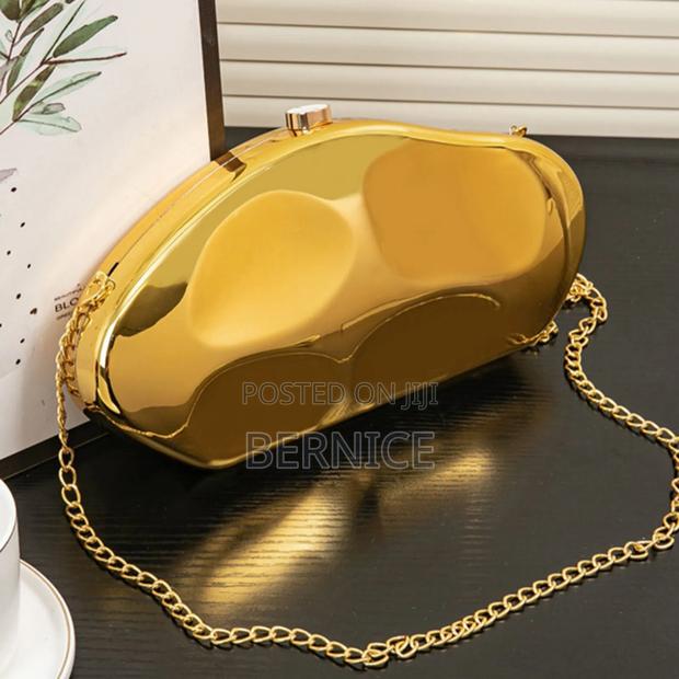 Beautiful Clutch Bag · Photo 1