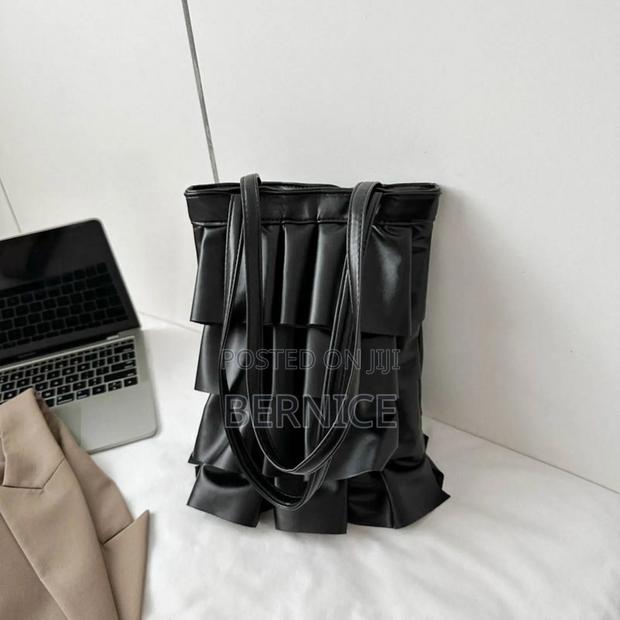 Elegant Black Ruffle Tote Bag – Chic Trendy Style · Photo 1