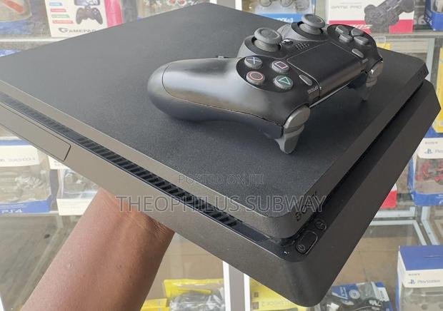 Fresh New Ps4 Slim. 1 Controller. 10 Games · Photo 2