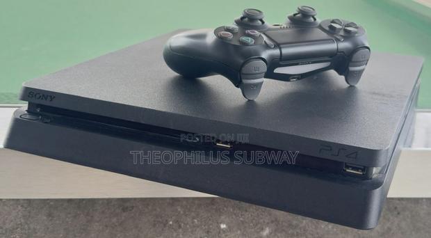 Fresh New Ps4 Slim. 1 Controller. 10 Games · Photo 3