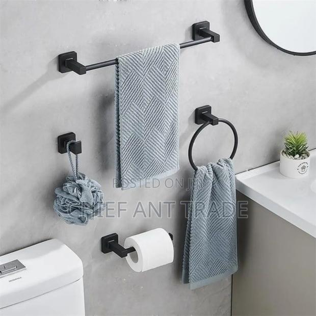 Set of Bathroom Accessories. Black · Photo 1