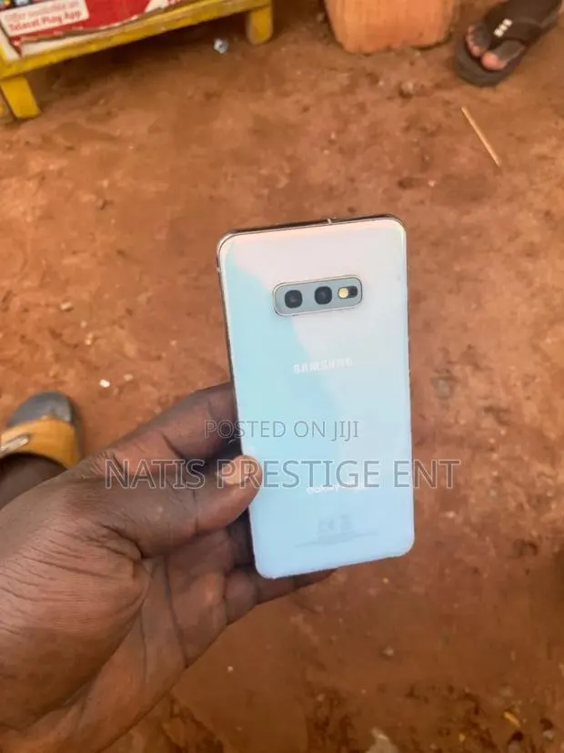 Samsung Galaxy S10e 128 GB White · Photo 1
