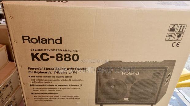 Roland Kc-880 - 320w 2x12" Keyboard Combo · Photo 4