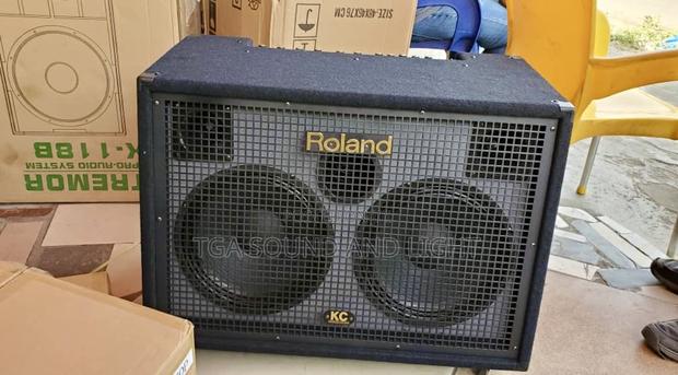 Roland Kc-880 - 320w 2x12" Keyboard Combo · Photo 3