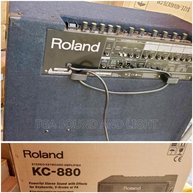 Roland Kc-880 - 320w 2x12" Keyboard Combo · Photo 2