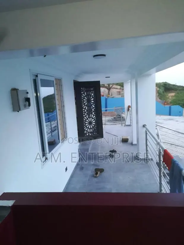 Professional Painter and Mason for Building · Photo 1