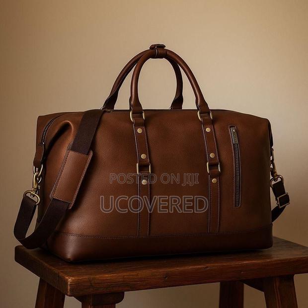 Weekender Travel Unisex Bag With Easy-grip Handles · Photo 3