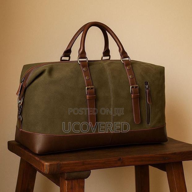 Weekender Travel Unisex Bag With Easy-grip Handles · Photo 2