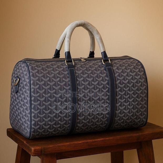 Weekender Travel Unisex Bag With Easy-grip Handles · Photo 7