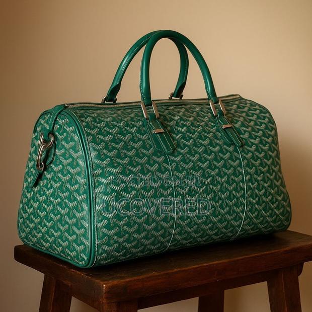 Weekender Travel Unisex Bag With Easy-grip Handles · Photo 5