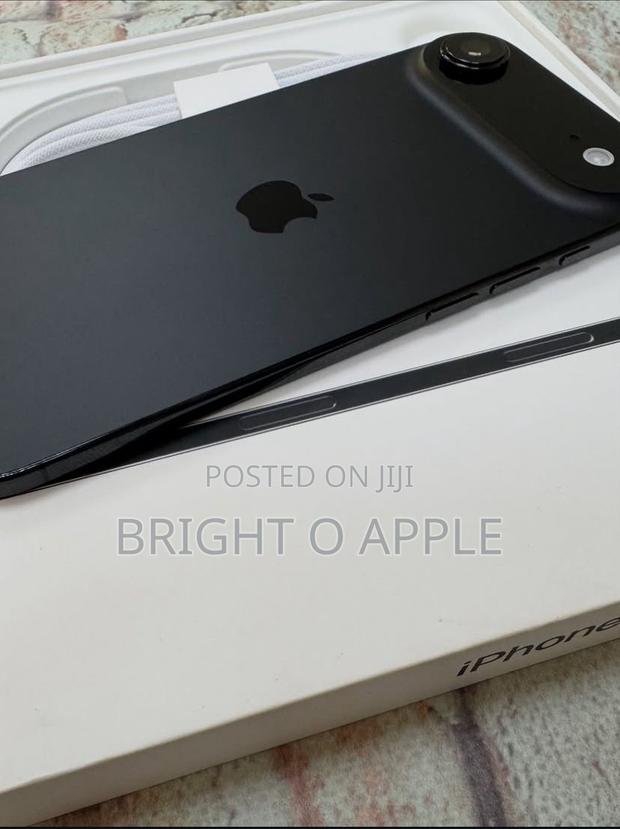 New Apple iPhone Air 256 GB Black · Photo 2