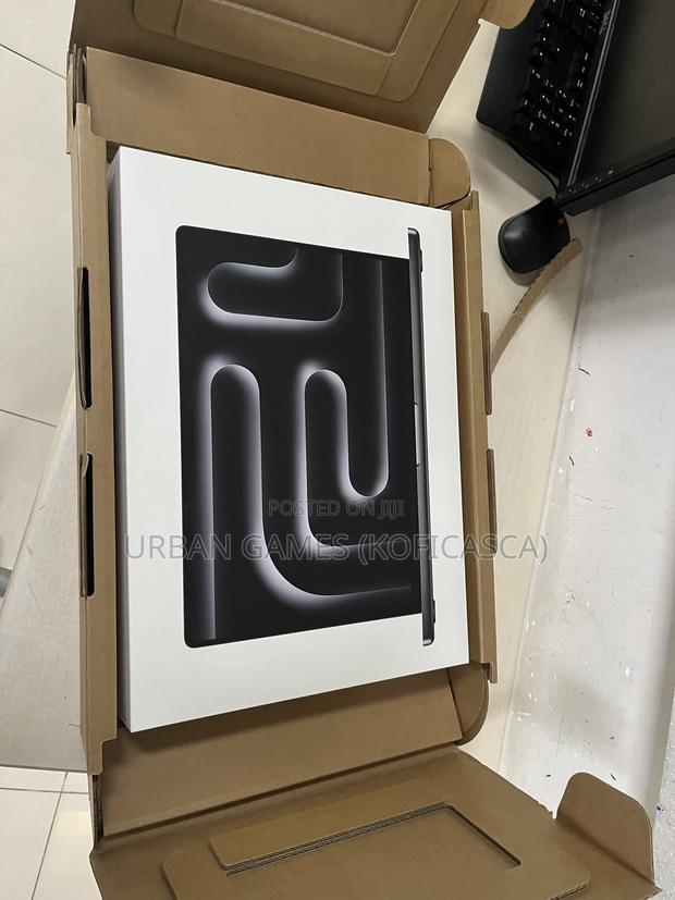 New Laptop Apple MacBook Pro 2025 M5 16GB SSD 512GB · Photo 1