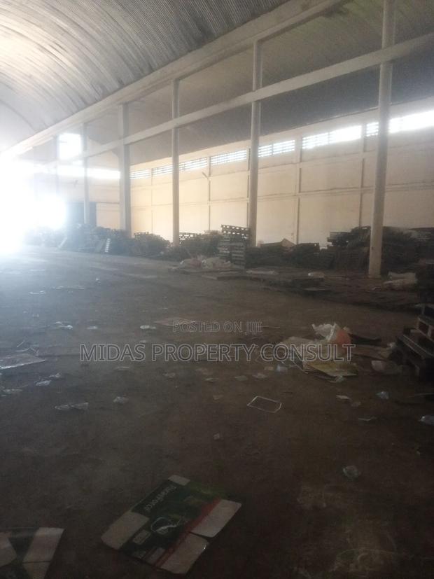2500sqm Warehouse for Sale at Accra Central Graphic Road · Photo 5