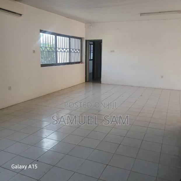 3bdrm House in Tema Community 8 for sale · Photo 3