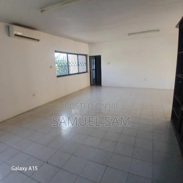 3bdrm House in Tema Community 8 for sale · Photo 6