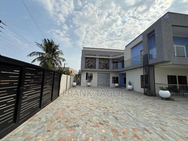 Furnished 2bdrm Apartment in East Legon for rent · Photo 2
