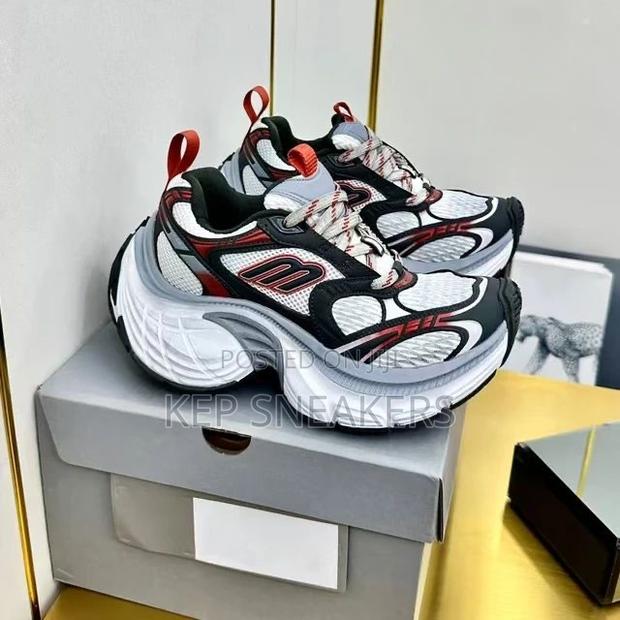 Balenciaga 10xl · Photo 1