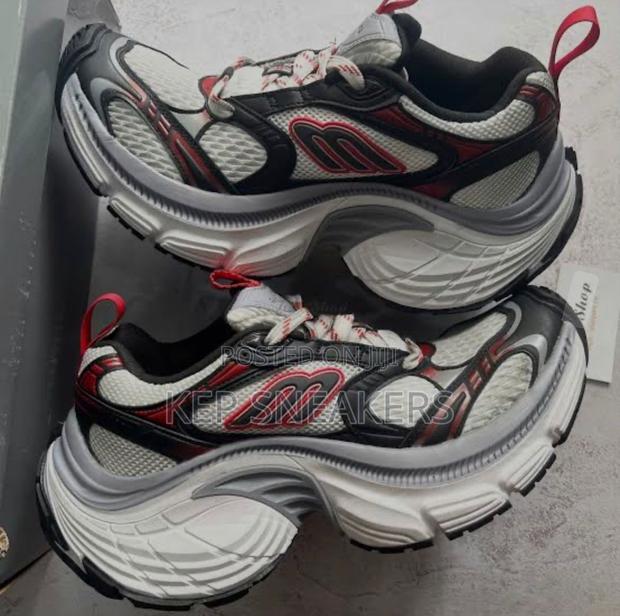 Balenciaga 10xl · Photo 4