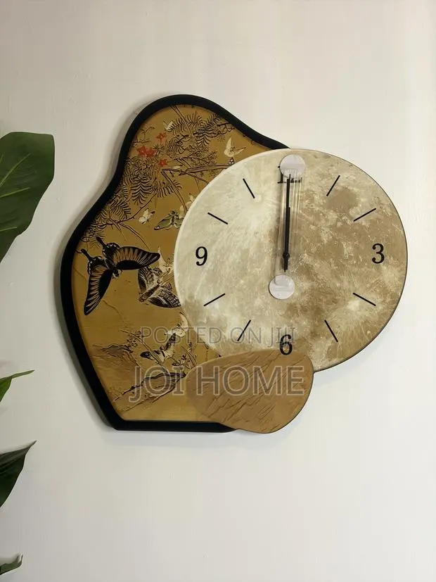 Signature Wall Clock · Photo 1