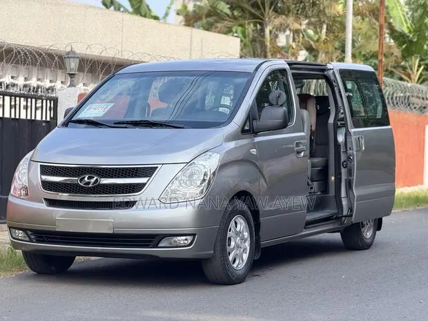 Hyundai Starex 2012 Grey · Photo 1