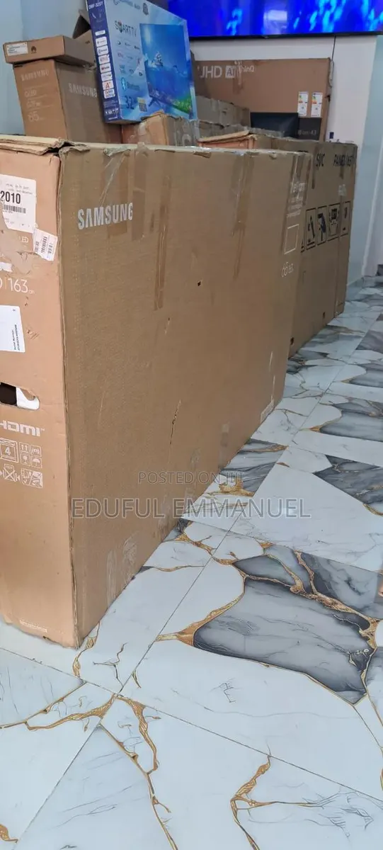 Samsung 65" Class QLED FRAME 2025 LS03F Art Mode AI TV UHD Smart · Photo 1