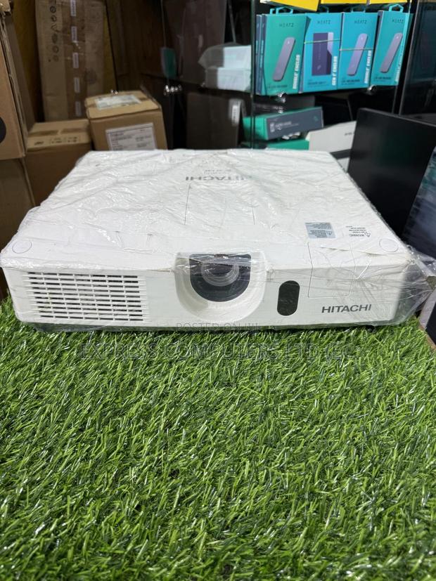 Hitachi 4000 Lumen Original Conference Projector With Remote From Uk · Photo 8