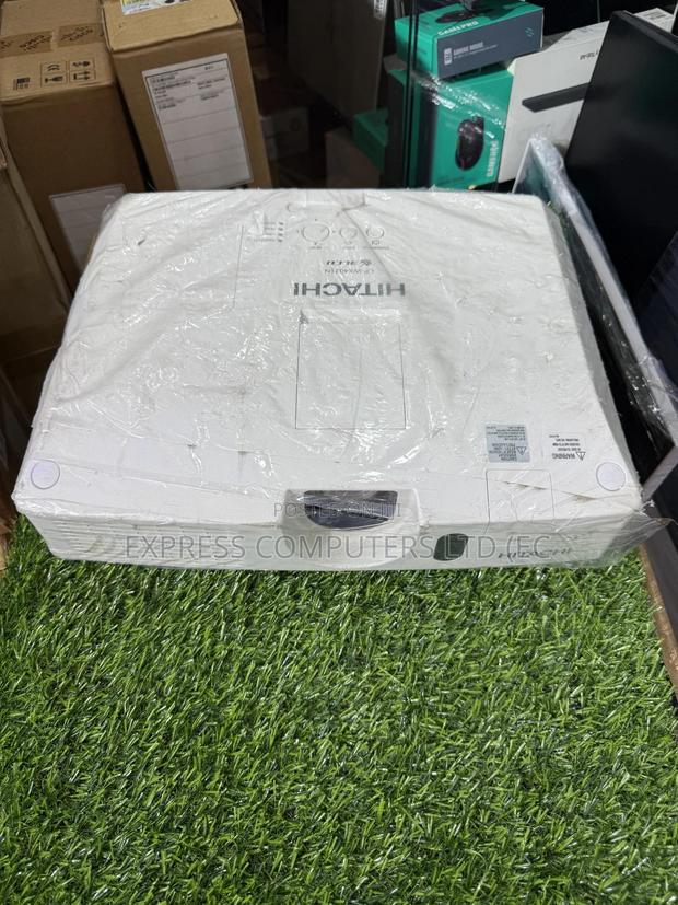 Hitachi 4000 Lumen Original Conference Projector With Remote From Uk · Photo 4