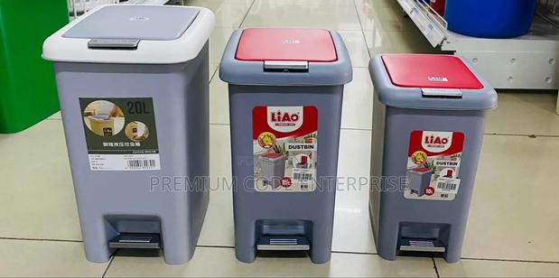 Compact 10l Foot Pedal Bin – Hands-Free Plastic Trash Can With Lid · Photo 1