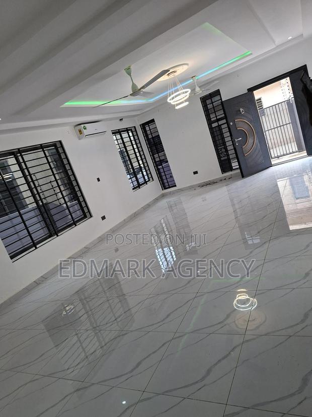 4bdrm House in Acp, Kwabenya for rent · Photo 6